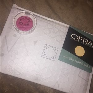 OFRA BAG with Cosmo Blush & refill Banana Powder